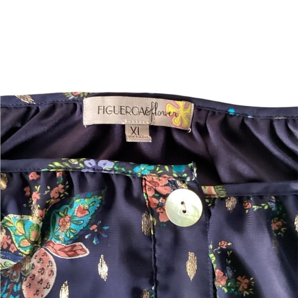 figueroa & flower Tops - Figueroa & Flower Navy Floral blouse size (xl)
